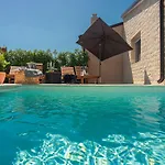 Sara With Private Pool Near Rovinj فيلة