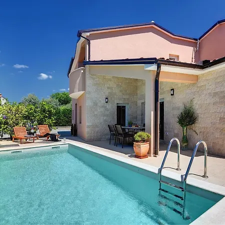 Vanesa With Private Pool Near Rovinj - Open 2022 *