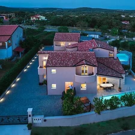 Villa Vanesa With Private Pool Near Rovinj - Open 2022 *